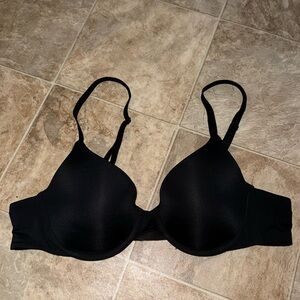 Lightly worn. Victorias Secret lightly lined smooth Demi bra